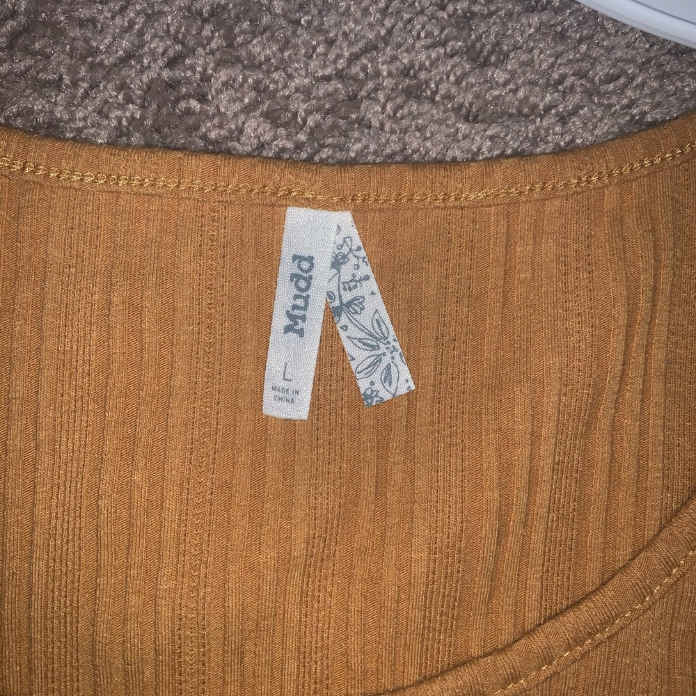 Button Front Top - Picture 3 of 4